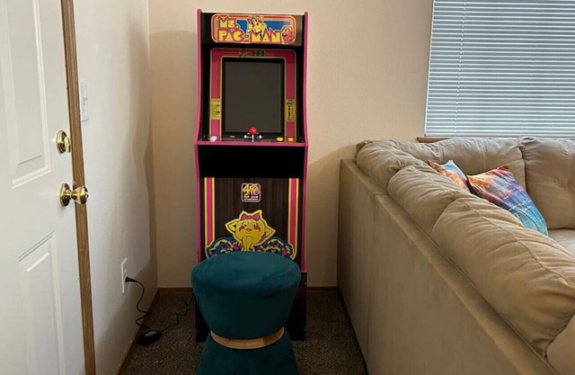 Clyde's Crib: Cozy Ms. Pac-Man