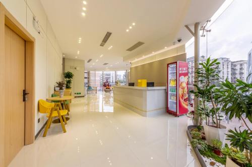 CMAX Hotel Guangzhou International Convention and Exhibition Center Luoxi Subway Station Branch