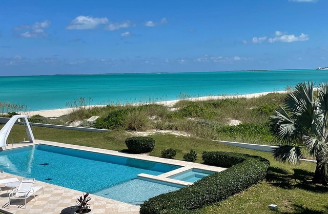 Coach House suite with unbelievable view of the Sea of Abaco and the beach