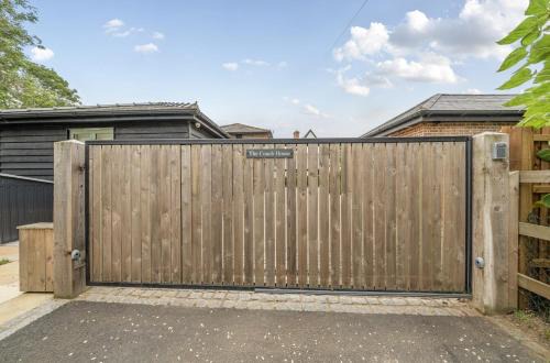 Coach House with Hot Tub in Idyllic Nowton