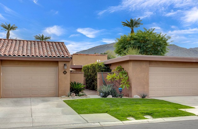 Coachella/Stagecoach Comfortable/Quiet 2 Bedroom Condo Suddenly Available!