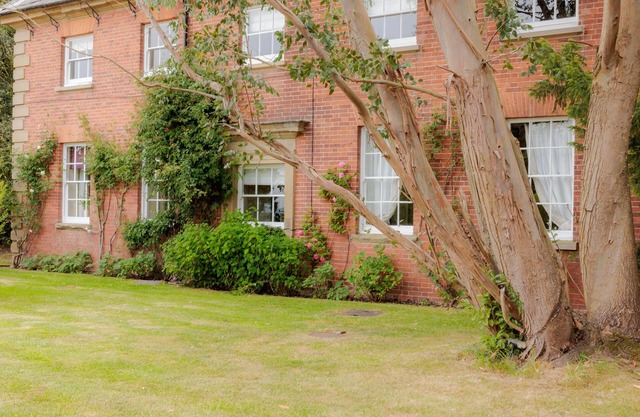 COACHMANS COTTAGE, romantic, character holiday cottage in Bridgnorth