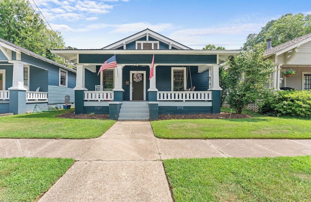 Coach’s Quarters | Walk to Victory. Sleep Like a Coach.