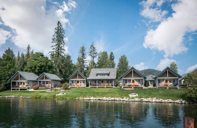 Coast A While - Lakefront Beach Bungalow
