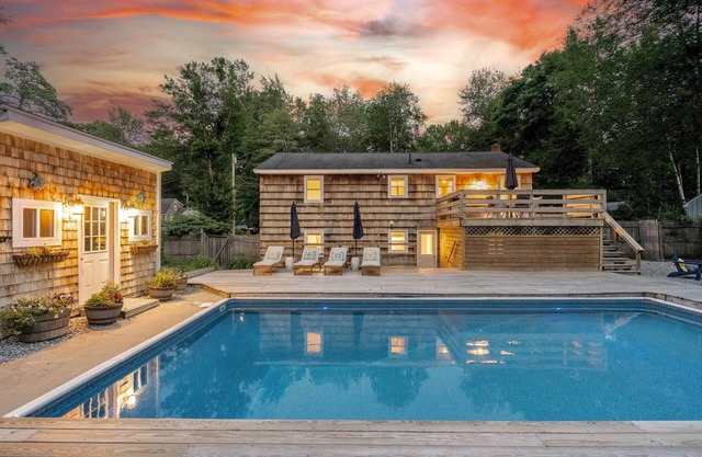 Coastal 3 bedroom, 2 bath with pool!