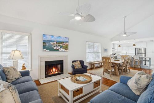 Coastal 4 BDR for 8 Walk to Beach