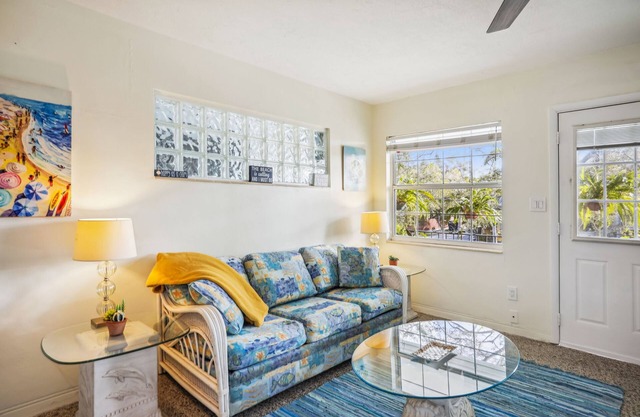 Coastal and Cozy~ Pet Friendly~ Close to it All