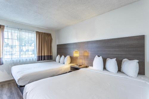 Coastal Breeze Inn