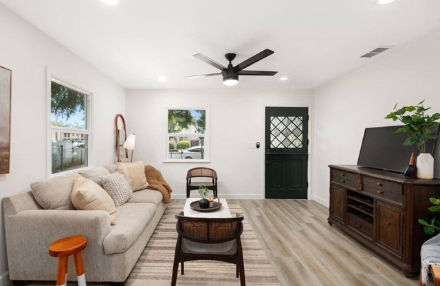 Coastal Charm - Close to All