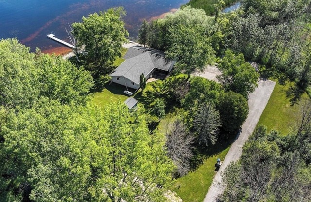 Coastal Charm on Little Sturgeon Bay - 3 Bedroom/2 Bathroom on the Water