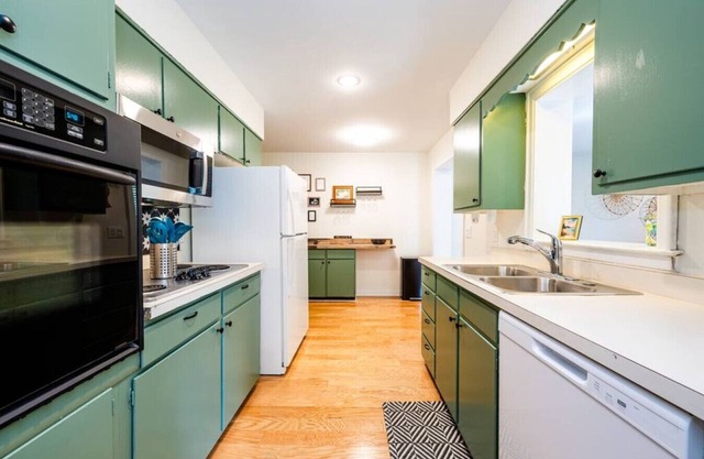 Coastal Charm Retreat a Stones Throw from Lake MI
