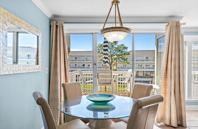 Coastal Charm! Sandpiper Cove 1033,walk to beach, Canal Front, bring your boat!🌴