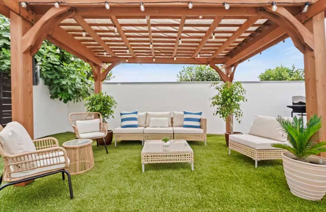 Coastal Chic 2BR/1b/Long Beach