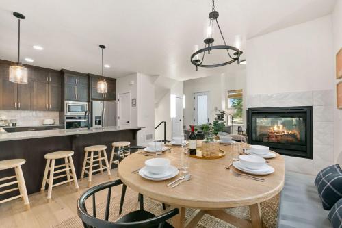 Coastal Chic Home near New Belgium & Old Town FC