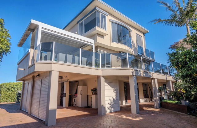 Coastal Chic - Papamoa Beach Holiday Home