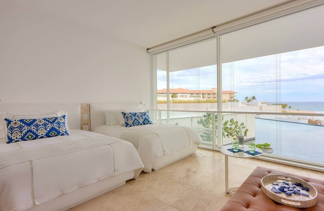 Coastal Comfort: Fully-furnished Villa with Private Pool, Oceanview and Kitchen!