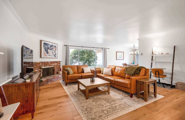 Pet Friendly, Coastal Comfort +Pool, 30+ day stays