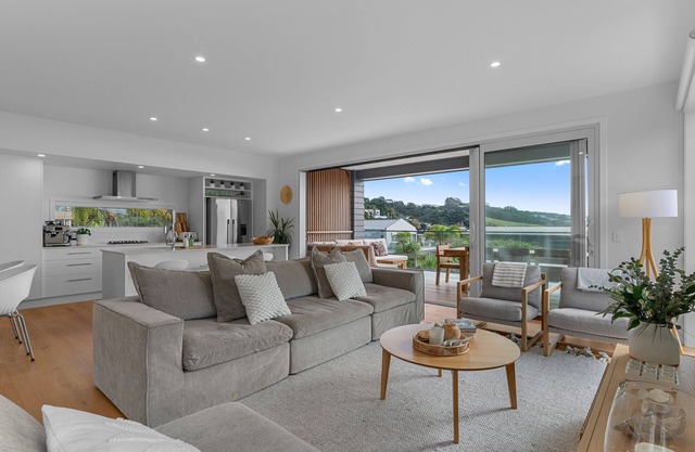 Coastal Cool - Luxury Langs Beach Accommodation