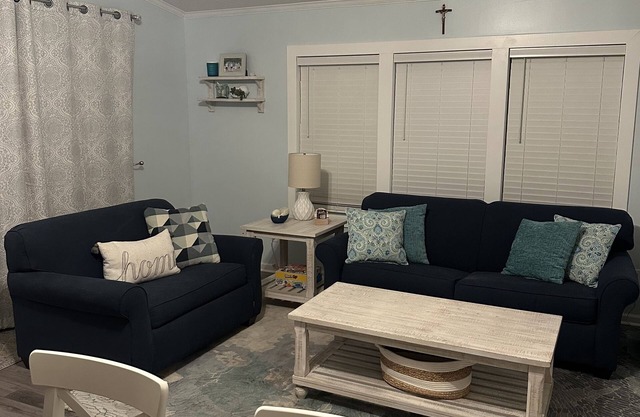 Coastal Cottage - 2BR Home with 2 Pools, pond, & 1000ft pier in Assateague Point