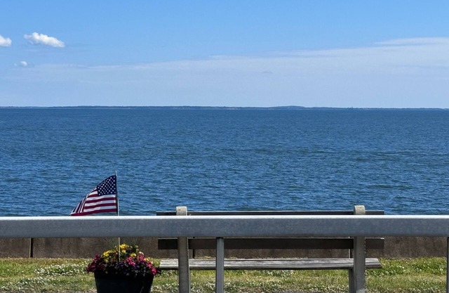 Coastal Cottage !3 bedroom, 2 bath home with deck and walk to the beach