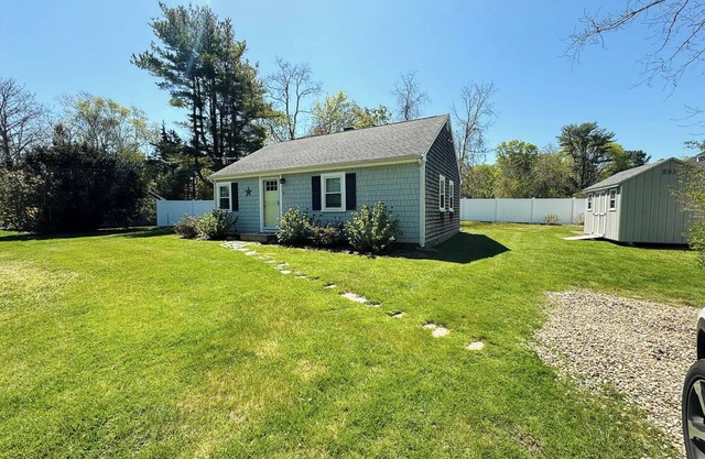 Coastal Cottage in Pocasset - 0.5 mile to beach