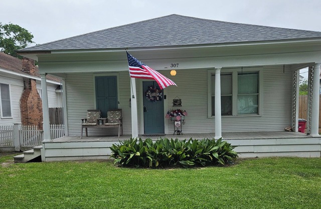 Coastal Cottage w/Pool, just minutes from 3 Beaches