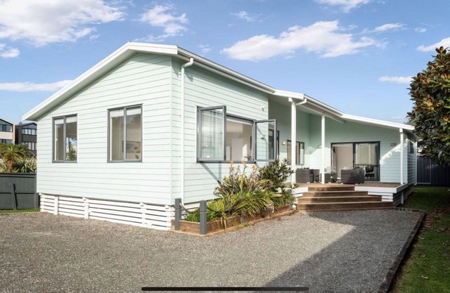 Coastal Cutie, 150m to the Beach