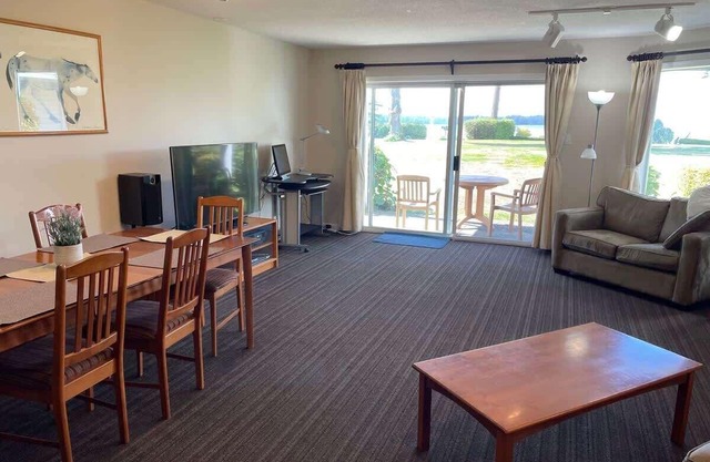 Coastal Elements Oceanfront - 2BDRM - Full Kitchen