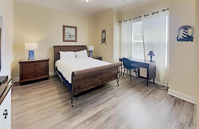 Coastal Escape at Greenhaven Inviting 4BR3BA Condo