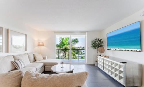 Coastal Escape - Pool - Beach