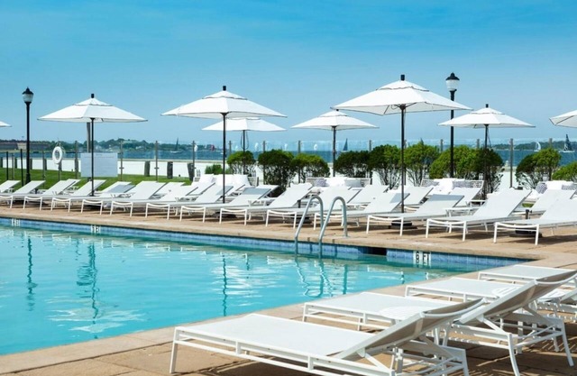 Coastal Escape! Unit w/ Pool, Gym, Near Downtown Shops & Seaside Scenic Spots!