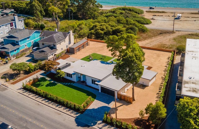 Coastal Estate w/Hot Tub, Ocean Views, Walk to Beach, Restaurants & More.