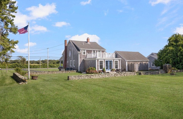 Coastal Farmhouse Retreat in Little Compton, RI – Your Perfect Seaside Getaway