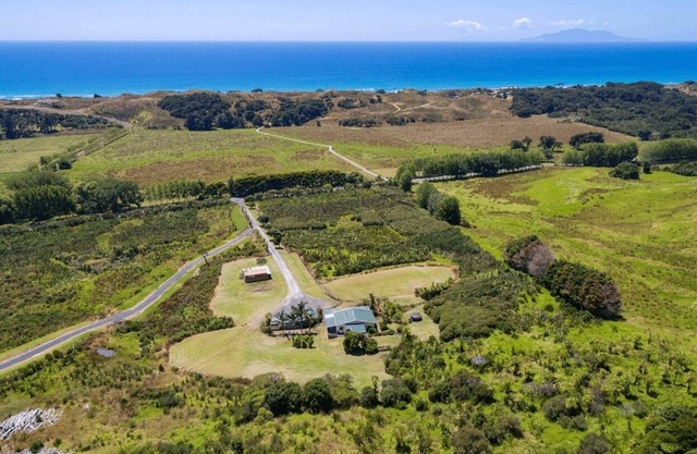 Coastal Farmhouse- Stars, Spa and Birdsong