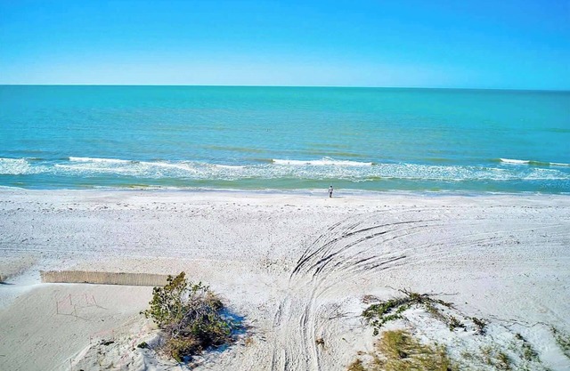 Coastal Gem - Steps to Beach & Sunset Views & Best Location