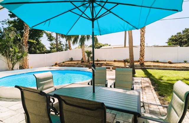Coastal Getaway House w/Pool – 5 Mins Drive to Madeira Beach