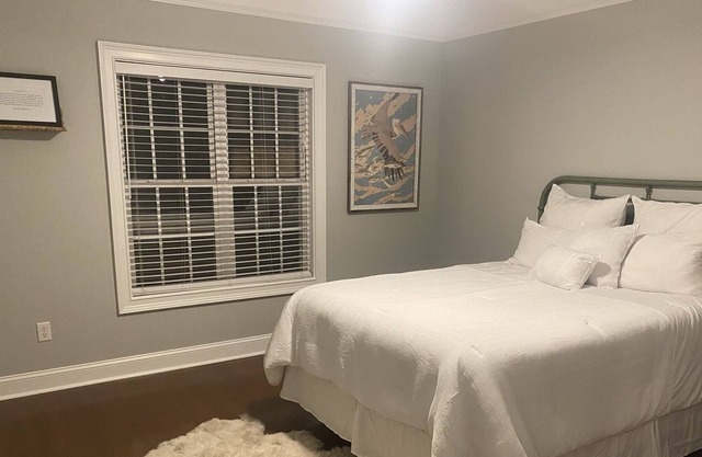 Coastal Getaway-Lovely 2 Bedroom Condo with a Pool