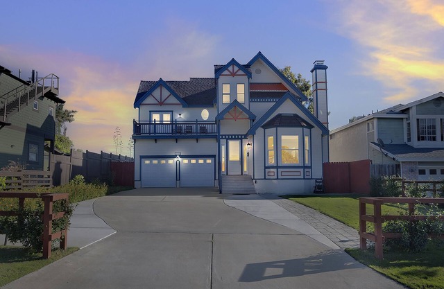 Coastal Haven In Oceanside: Cozy Beach Getaway 3 Bedroom Home by RedAwning