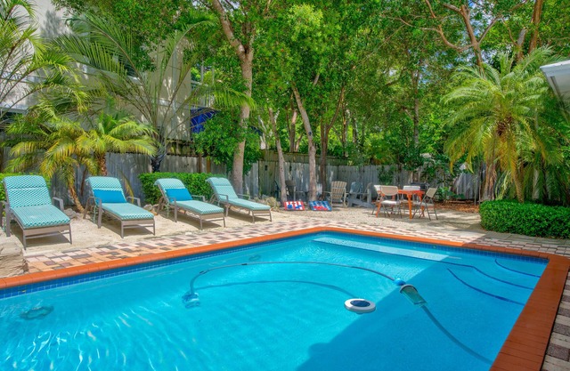 Coastal house in the Florida Keys with pool in a private area.