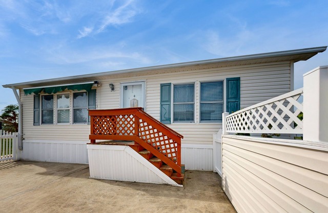 Coastal living with on-site pool, playground, grills, central AC, & washer/dryer