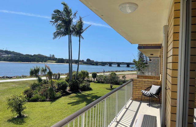 Coastal luxe 2 Brm apartment Ballina Uninterrupted views of serpentine beach