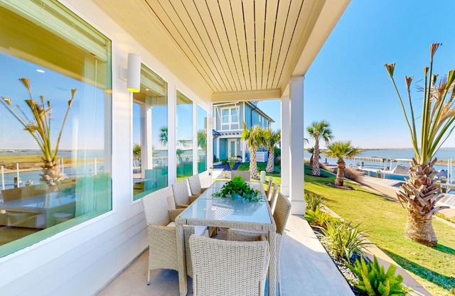 Coastal Luxury Beauty on the Bay