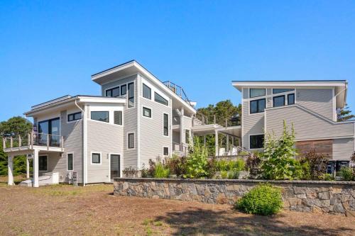 Coastal Luxury Near Wellfleets Best Beaches