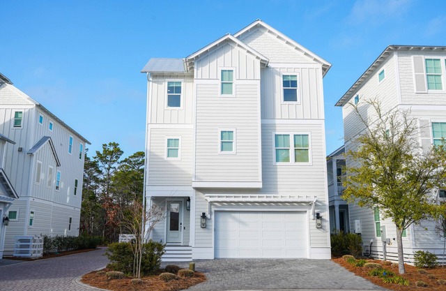 Free Easy Beach Access! Pool-Bikes Included-Game Room! Coastal Luxury Retreat!