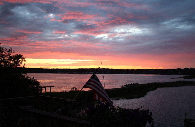 Premier Waterfront Home. Bestbewertetes Anwesen am Wasser in der Gegend!