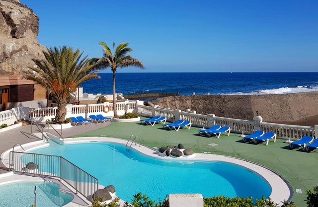 Coastal Oasis by "BahiaMarCanarias".