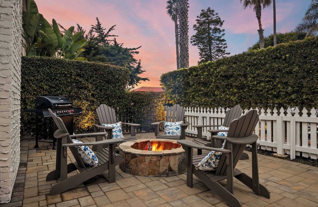 Coastal Retreat 1BR Steps to Ocean & Peek Views