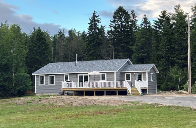 Coastal Retreat - 3 bedroom home in Gouldsboro