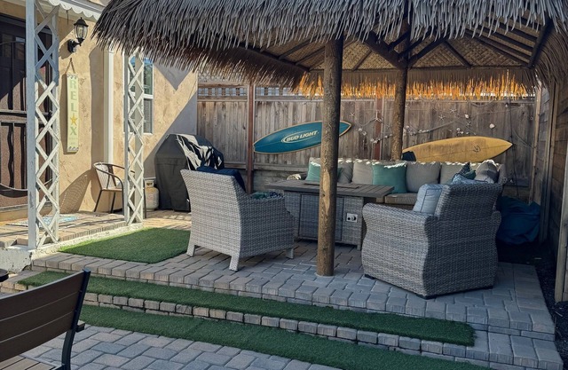 Coastal Retreat: 1 Block zum Strand und 3 zum Dorf.