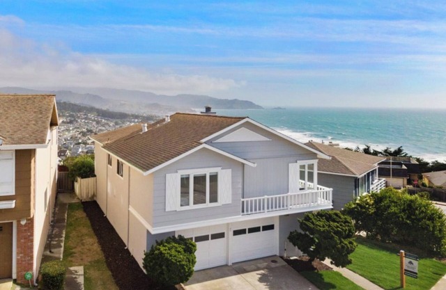 Coastal Retreat w/ Ocean Views